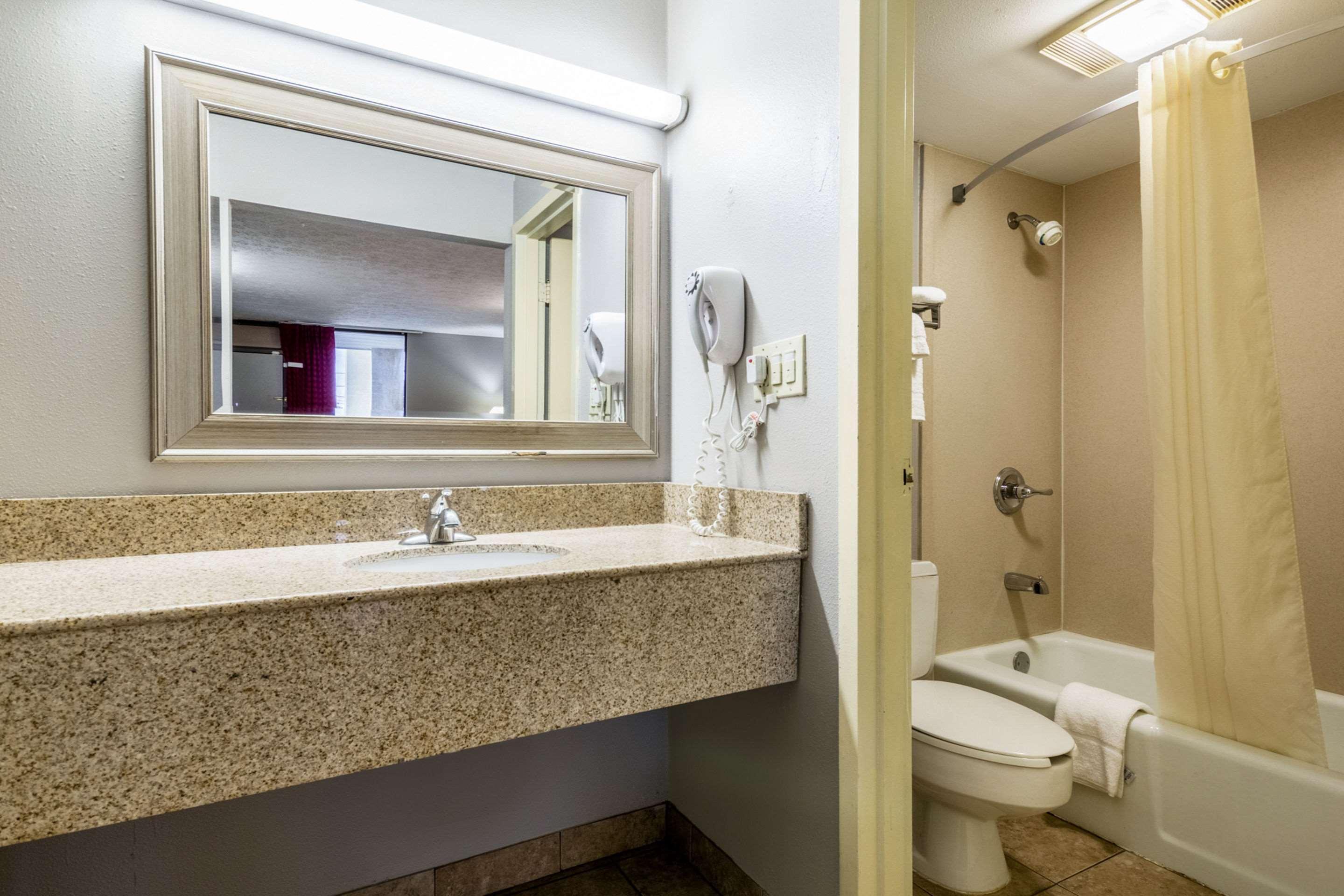 Econo Lodge Сеймур Экстерьер фото