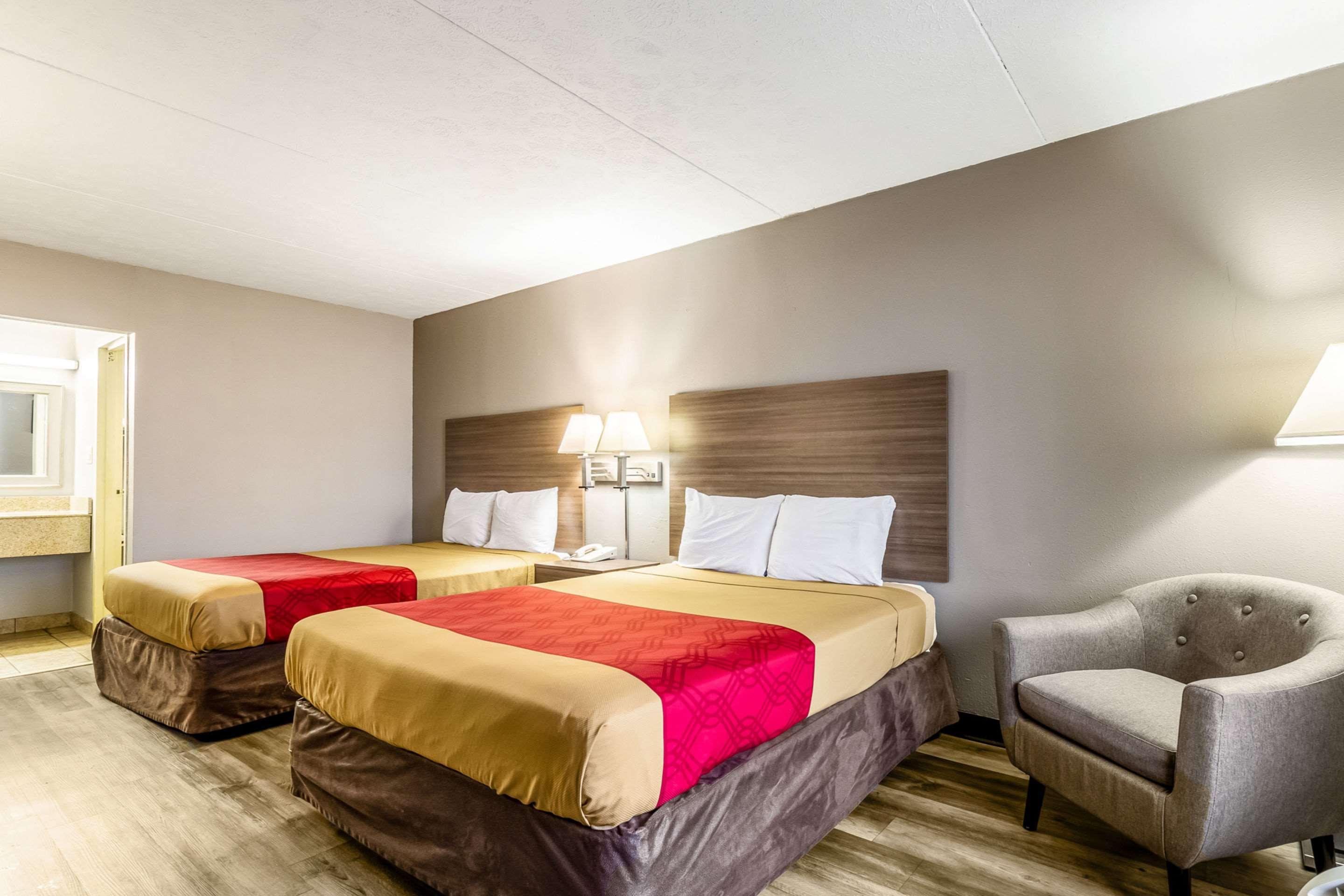 Econo Lodge Сеймур Экстерьер фото