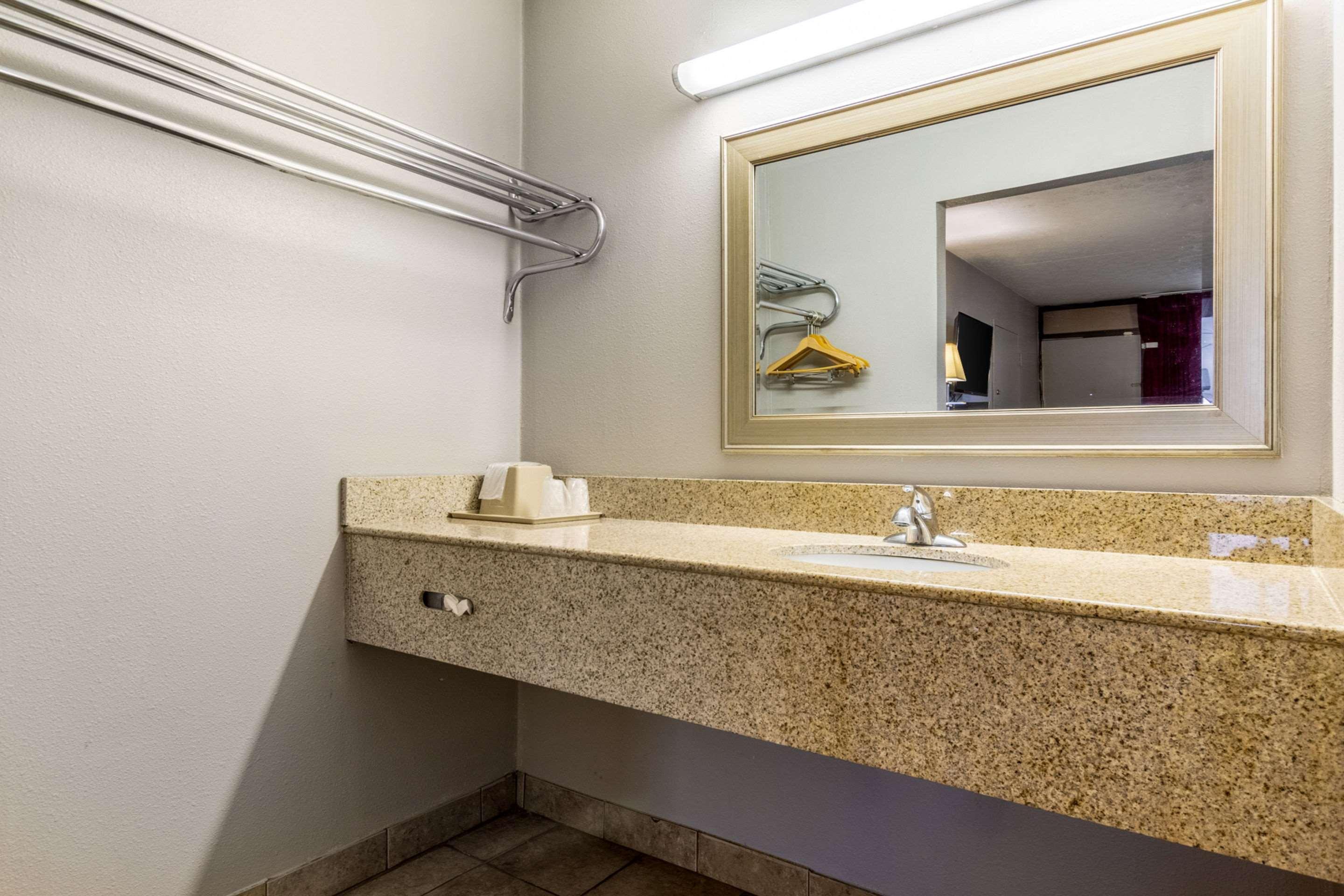Econo Lodge Сеймур Экстерьер фото